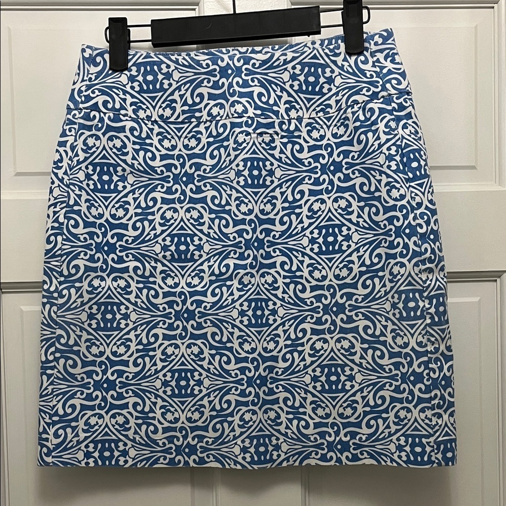 Lulu-B Stylish Blue and White Swirl Patterned Mini Skirt - Size 2
